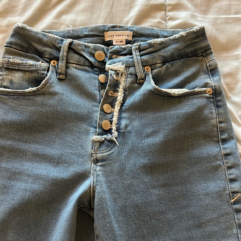 Good American Frayed Button-Fly Bootcut Jeans - Light Blue Wash